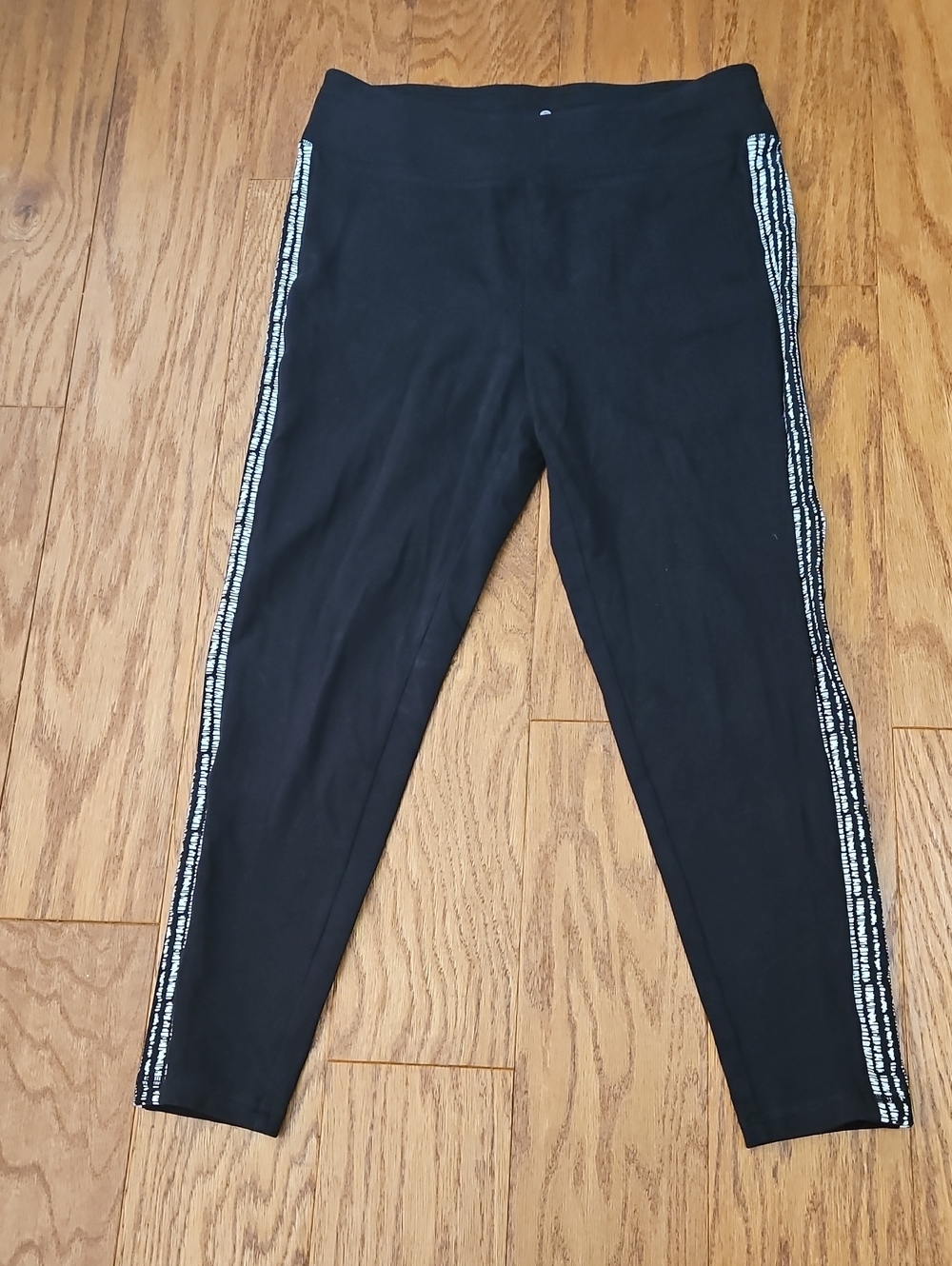 T by Talbots Black Cropped Leggings with Side Stripe - Size Medium Peti